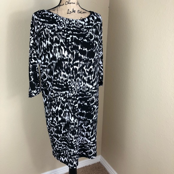 Ann Taylor Dresses & Skirts - Ann Taylor Black White Abstract Print Dress M